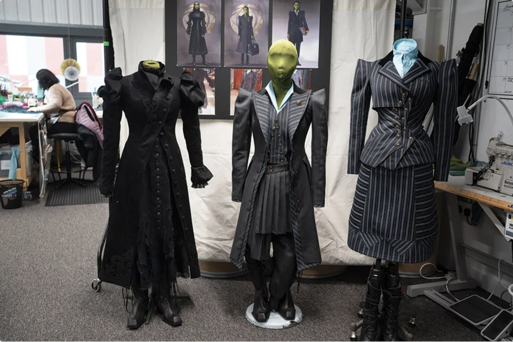 Elphaba outfits color analysis.png