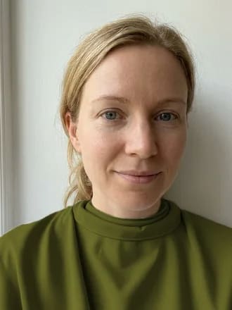 Light Spring demo model in Olive: Doesn't suit her